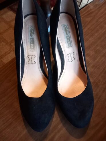 cat cipele srbija: Pumps, Buffalo, 39