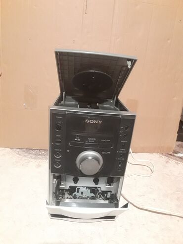 Elektronika: Musiqi mərkəzi SONY satılır. Çoxdan istifadə olumur