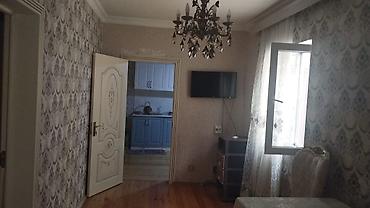 zabratda: Zabrat 1 de qayinin arxasinda 21 sayli poliklinkaya yaxin 3 otaqli — 1