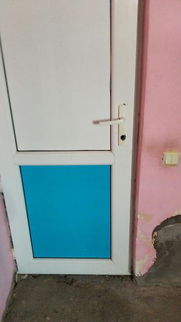 PVC qapı - Material: ağ rəngli PVC profil - Dizayn: iki bölməli panel