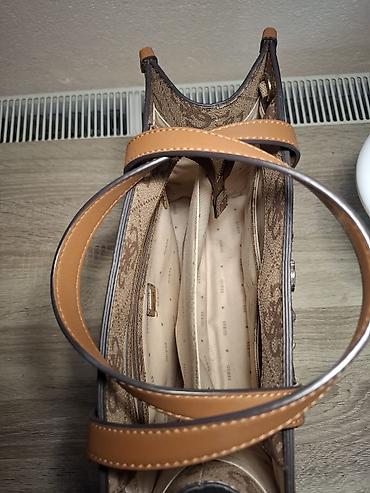 longchamp torba cena: Prodajem original novu GUESS torbu u bež/smeđoj kombinaciji sa — 2