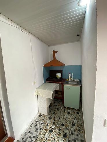 Həyət evləri və villalar: Tələbə qızlara kirayə ev verilir. Elimlər metrosuna ayaqla 2-3 — 2