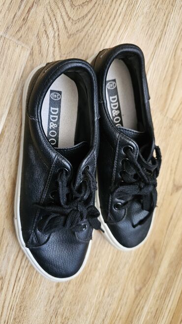 Другие товары для детей: Продаю детскую обувь б/у 33-34 размеры at lalafo.kg — 7 Другие товары для детей: Продаю детскую обувь б/у 33-34 размеры — 7