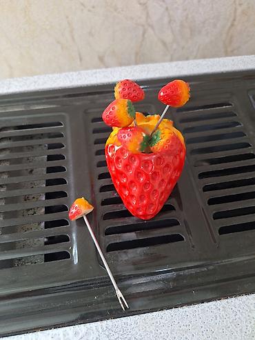 deko: Çiyələk şəklində mini çəngəl dəsti - Dəst: 6 ədəd meyvə/snack üçün — 2