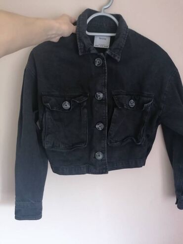 crna teksas jakna: Bershka teksas jakna xs s, noseno