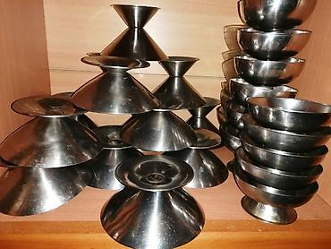 Set od metalnih posudica na stalku – za sladoled, deserte i na lalafo.rs Set od metalnih posudica na stalku – za sladoled, deserte i
