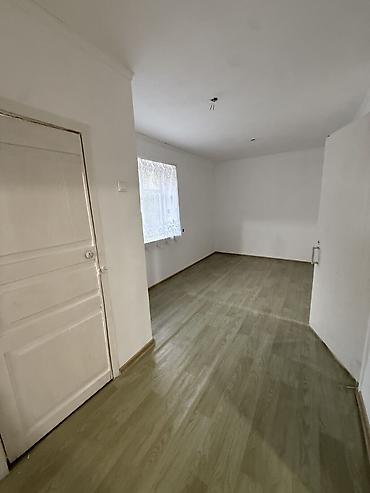 🏡 Продаётся полдома в Бишкеке! 📍 Район Шоро 🌳 Участок — 3 сотки 🛏 3