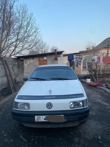 мерс универсал 230: Volkswagen Passat: 1989 г., 1.8 л, Механика, Бензин, Седан