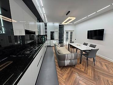 Продажа коттеджей и домов: 6 комнат и более, 320 м², 4 соток, Бишкек, Киргизия 1 Риэлтор — 17