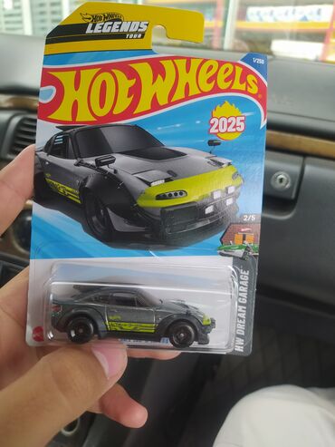 Əntiq saatlar: Hot Wheels Legends Tour seriyasından olan bu oyuncaq avtomobil