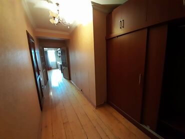 Uzunmüddətli kirayə mənzillər: Razin Akkortda 2 ci mərtəbədə əşyalı mənzil kirayə verilir. Mənzil — 1