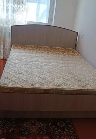 Диваны: Продается б/у спальный диван в хорошем состоянии ш.1.45 до.1.95