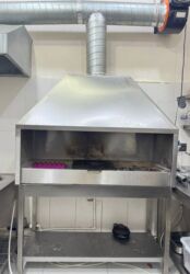 Gözəllik və estetika avadanlığı: Manqal ve masasi birlikde 950 azn. Cemi 1 ay islenib. Baha alinib