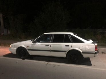 универсальный авто: Mazda 626: 1985 г., 2 л, Механика, Бензин, Универсал