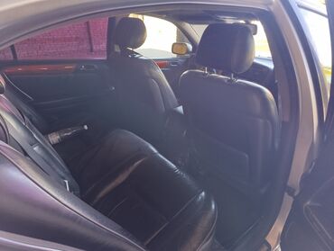 авто с последующим: Lexus GS 300 в цвете "серебристый металлик" - это элегантный седан