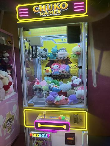 game console: Игровой автомат‑кран (claw machine) CHUKO GAMES с мягкими игрушками — 1