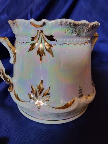 Ostalo posuđe: Bombonijera 1914 do 1918g. porcelan,sedef glazura. Bombonijera je na lalafo.rs — 7 Ostalo posuđe: Bombonijera 1914 do 1918g. porcelan,sedef glazura. Bombonijera je — 7