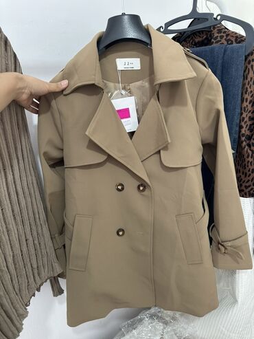 женские демисезонные полусапожки: Тренч 🧥 короткий размер 44-46 1450 сом Ветровка 1000 Боди 380 сом