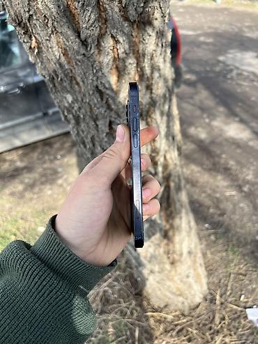 Apple iPhone: IPhone 12, Б/у, 128 ГБ, Черный, Защитное стекло, Чехол, Кабель, 79 % — 6