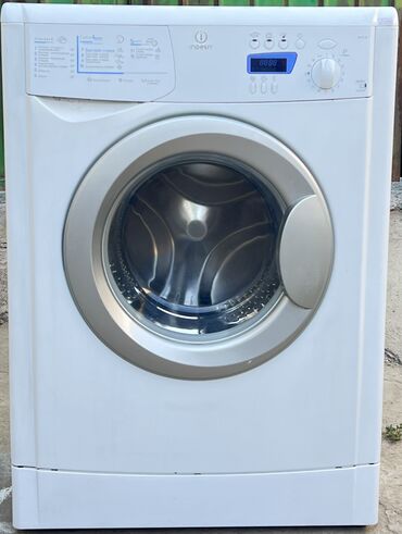 бытовая техника со склада: Кир жуучу машина Indesit, Автомат, 6 кг чейин, Компакттуу