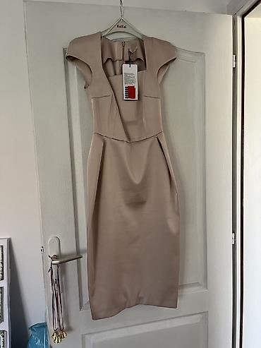 iris: Elegantna haljina midi dužine u bež/šampanj nijansi. Model sa kap — 1