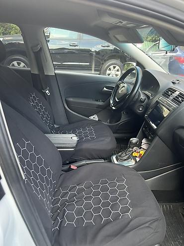 фольксваген поло л с: Volkswagen Polo sedan – ağ rəng, 4 qapı, AZ nömrə nişanlı. Əsas — 8