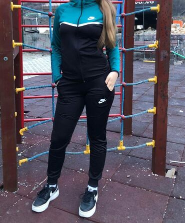 Gornji i donji deo: Mokra likra m,l,xl,2xl 
22 eura na seriju,na komad 3100 din — 7