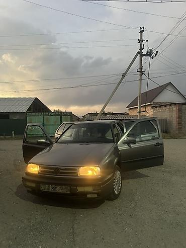 венто 1995: Volkswagen Vento: 1993 г., Седан — 4