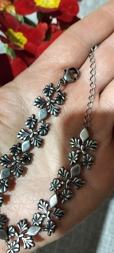 gümüş bilerzik: Gümüş rəngli zərif qolbaq - Dizayn: Bütün qolbaq boyunca bir-birinə — 6