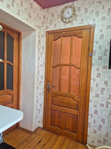 otaq qapıları ucuz: 3 eded qapi 90/210 şüşəli 1 eded 90/230.şüşəsiz Qiymet 40 azn Unvan