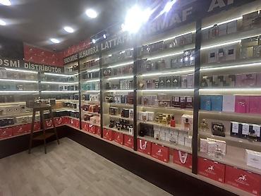 Gözəllik və sağlamlıq: Bakı şəhəri Nəriman Nərimanov metrosunun cıxışı Ağ çiçəyim gul tukanin — 4