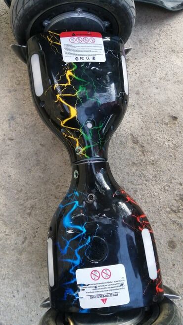 гироскутеры 10 дюймов: Elektrikli hoverboard (özünü tarazlayan skuter) - Gövdə rəngi: qara