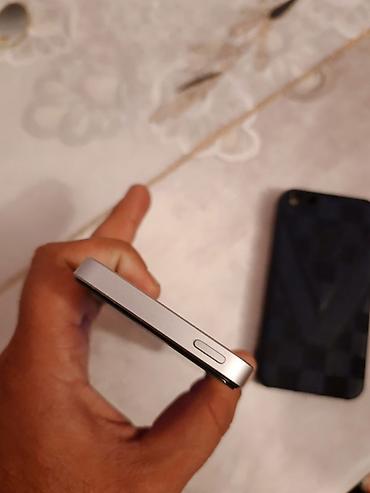 gaming qulaqciq: IPhone SE, 64 GB, Gümüşü, Barmaq izi — 6
