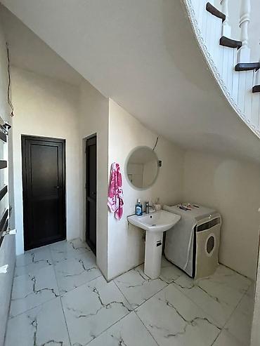 qaraj icare: 2 mərtəbəli fərdi yaşayış evi. Evin fasadı müasir üslubda işlənib — 6