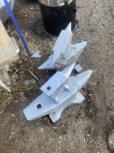 Наковальни: Кузнечные наковальни разных размеров Дөшү, Наковальня Фрезерные — 6