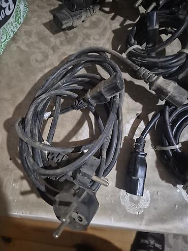 plata xarab: Məhsul: Kompüter aksesuarları və kabellər toplusu Tərkib: - 220V — 3