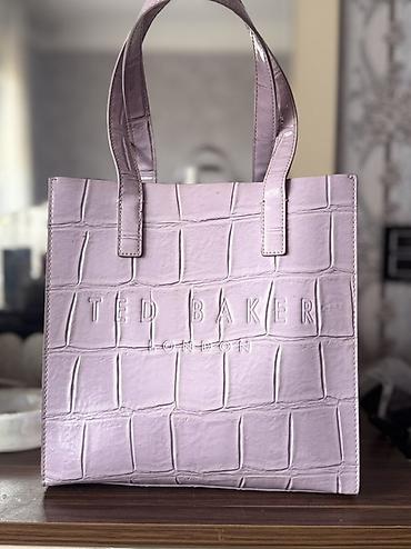 Ted Baker, çox gözəl rəngi var