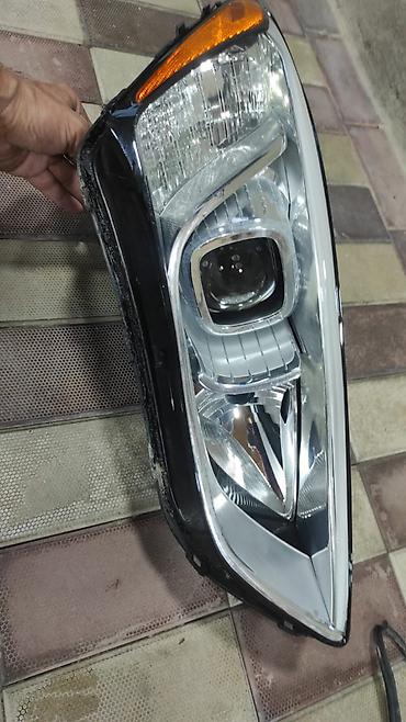 dörd fara: Hyundai Santa Fe 2013 üçün sağ fara. Ön şüşəsi yoxdur — 1