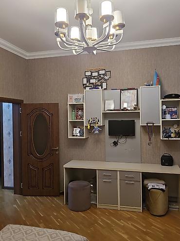Həyət evləri və villaların satışı: Satılır – geniş həyət evi - Üç mərtəbəli, mansardlı mülk. - Fasadda — 14