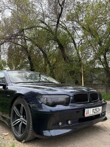 BMW: Автомобиль BMW 7 серии в черном цвете 2003 год . Оснащен стильными