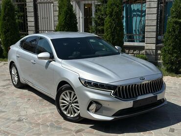 ленд ровер: Серебристый седан Kia K7 (Cadenza) с элегантным дизайном. Автомобиль