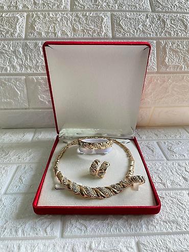 Setovi nakita: 2200 — 26