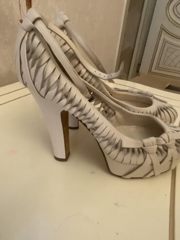 Tuflilər: Tuflilər, YSL, Ölçü: 37, rəng - Mavi, Yeni — 45