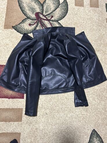 женский кожаный кошелек: Мужская куртка, Кожаная, Осенняя