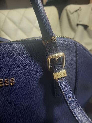 guess čizme: Original GuesS torba u plavoj boji nosena- placena 18000 ima malo