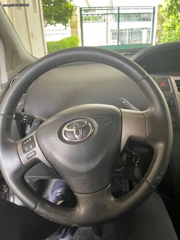 Toyota: Toyota Yaris: 1.3 l. | 2010 έ. Χάτσμπακ — 5