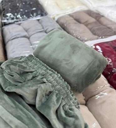 Prekrivači za nameštaj: 🍃Navlake za stolice🍃 🍃Paket sadrži 6 komada 🍃Materijal-pliš 🍃Cena-3000 — 9