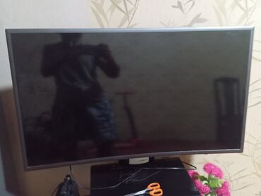 Televizor Samsung 82" 8K (7680x4320), Ünvandan götürmə