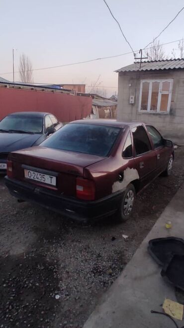 Opel: Opel Vectra: 1993 г., 1.5 л, Механика, Бензин, Седан