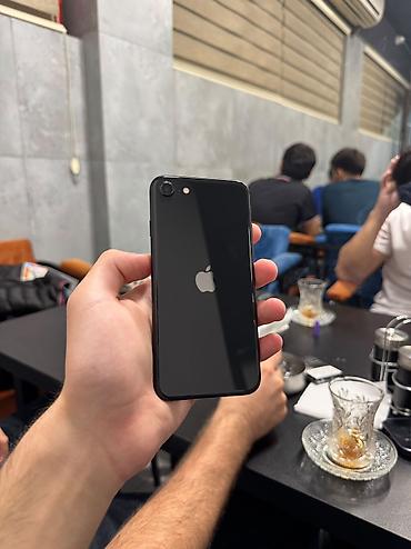 iphone s: IPhone SE 2020, 64 GB, Qara, Zəmanət, Barmaq izi, Simsiz şarj — 1